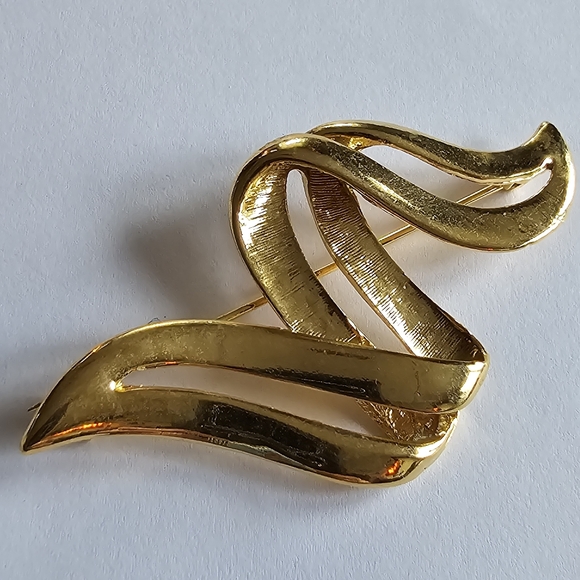 Vintage ribbon brooch gold tone pin zigzag zig zag squiggle - Picture 2 of 7